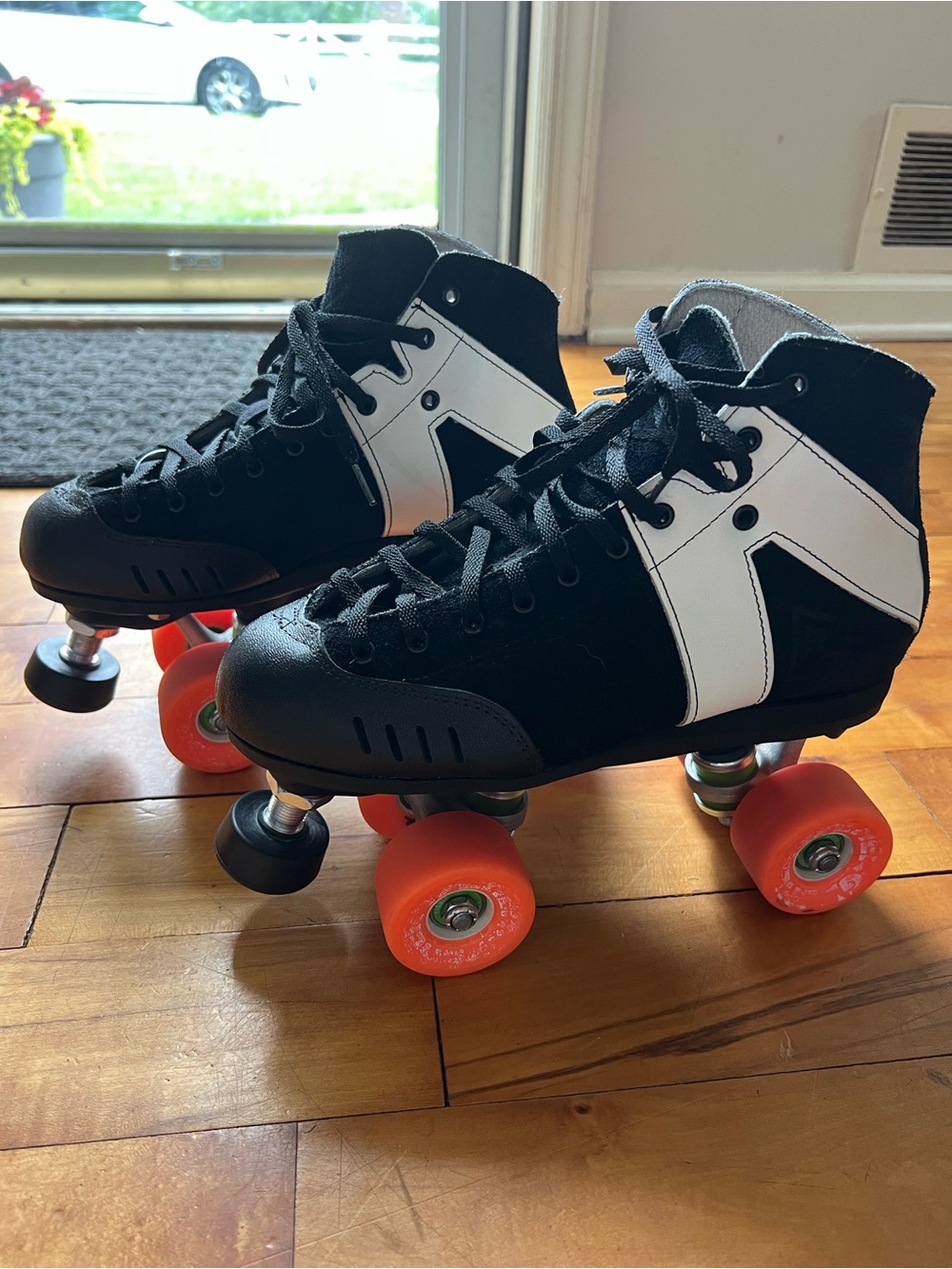 Antik MG2  Derby Roller Skates Size 6